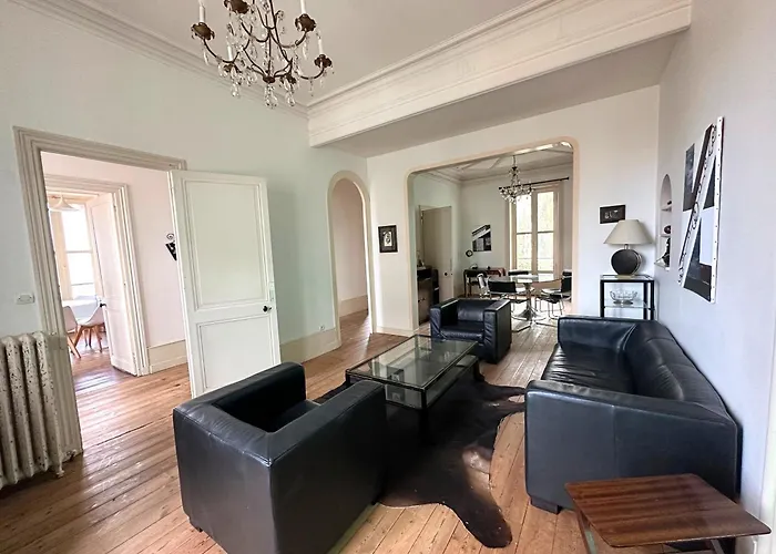 Rennaissance - Proche - Parking - Menage & Linge Inclus *